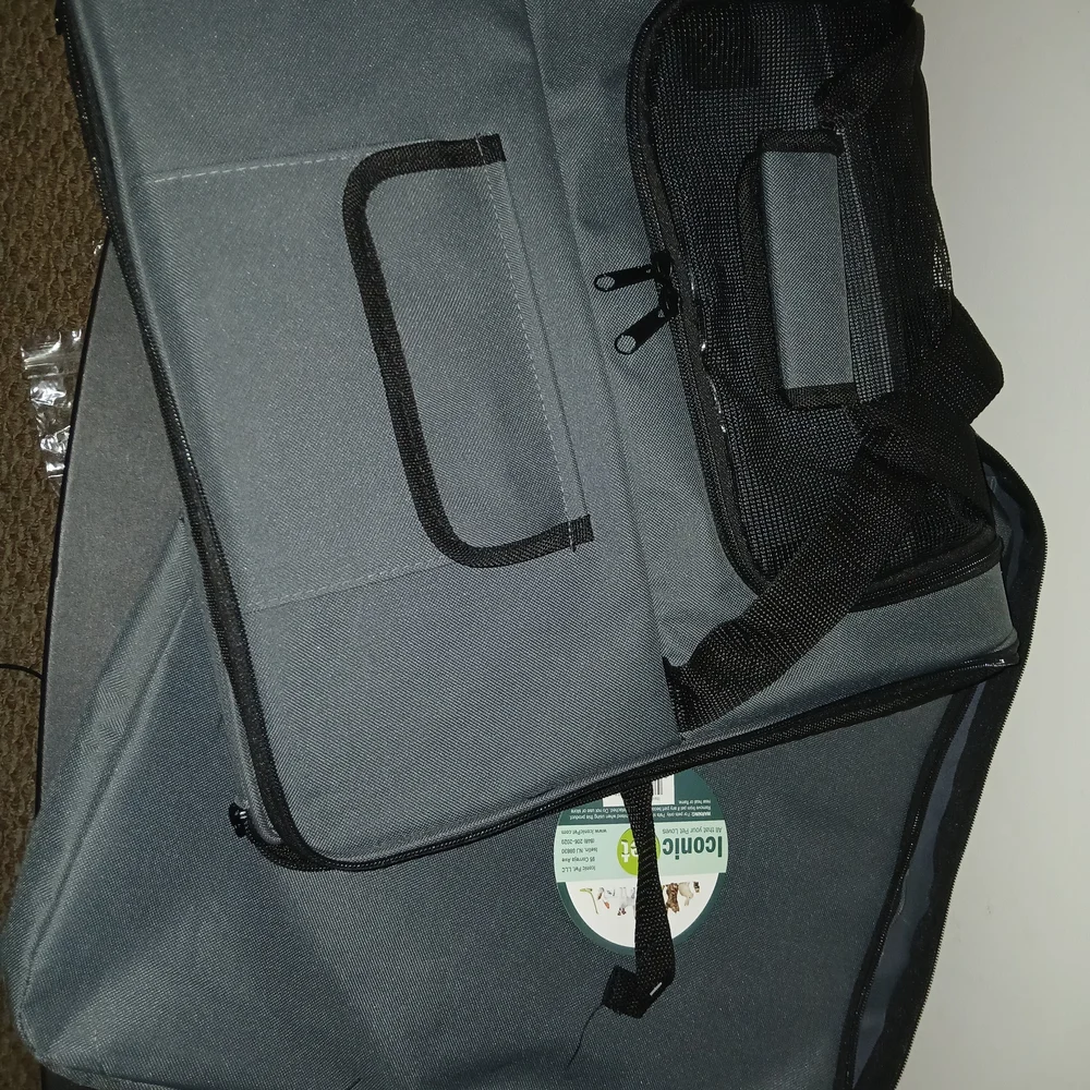 Iconic 2in1 Pet Carrier/Holder. *NEW* Grey With Straps And Travel Bag